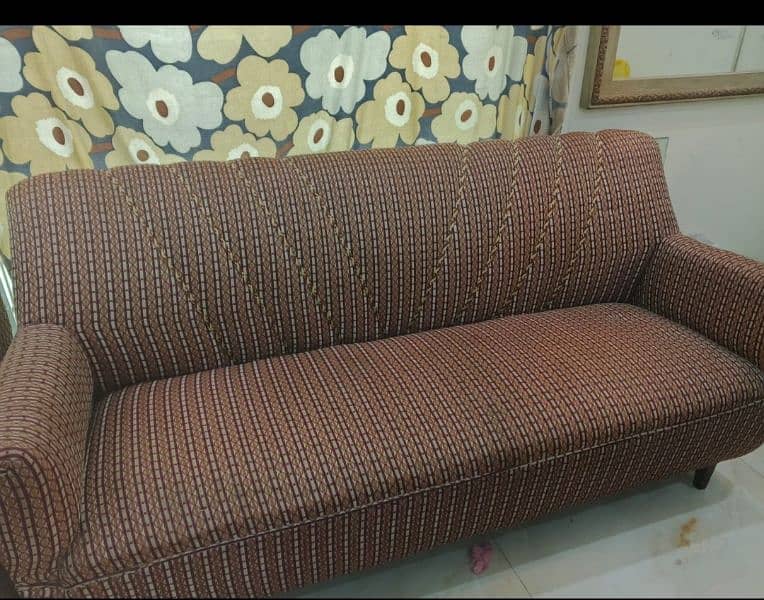 2 single seats chair hain or 1 three seater sofa hai 0