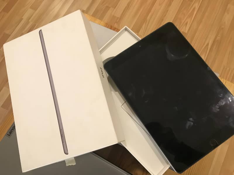 Apple iPad 7 (128GB, Wi-Fi) - Excellent Condition 0