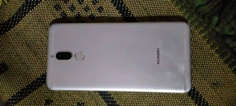 RS 8000 Mate 10 Lite LCD Chang ho ge wasy chal rha ha 4GB/64GB Memry 7