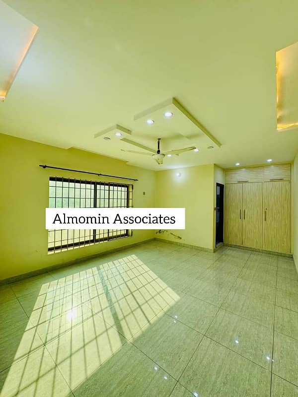 10 Marla Luxury Upper Portion For Rent in Model Town 6