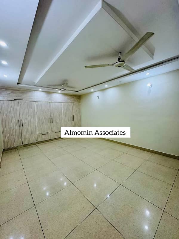 10 Marla Luxury Upper Portion For Rent in Model Town 8