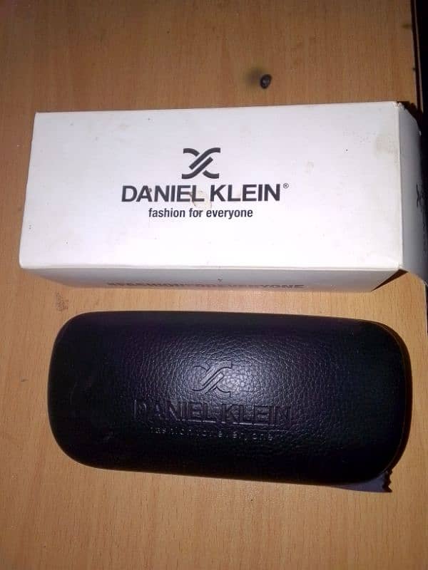 Daniel Klein sun glasses sell 6