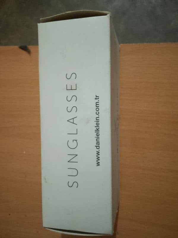 Daniel Klein sun glasses sell 7