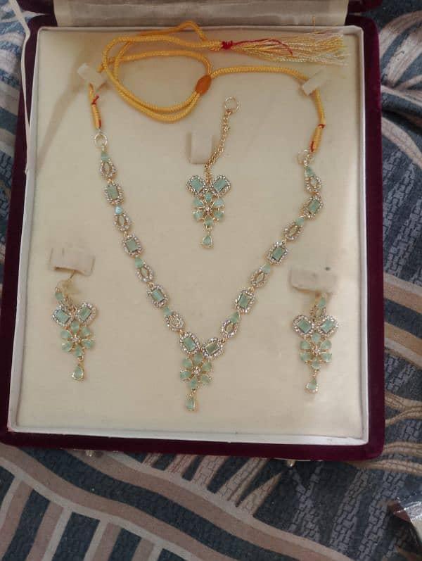 Necklace and earing sets 0