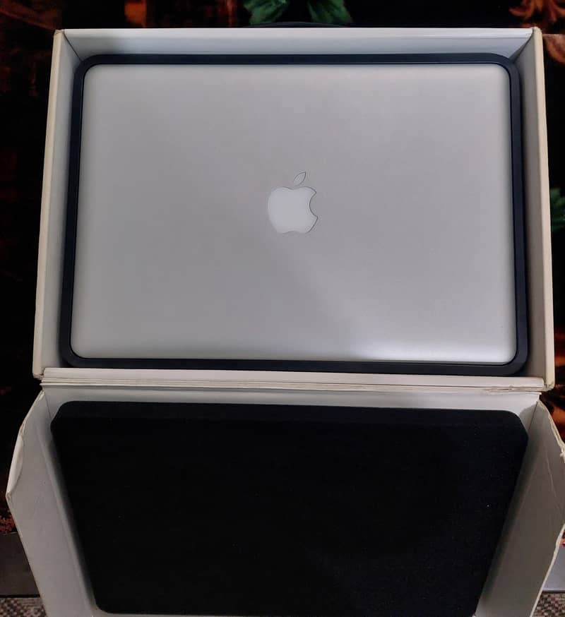 MacBook Pro (Immaculate Condition) 1