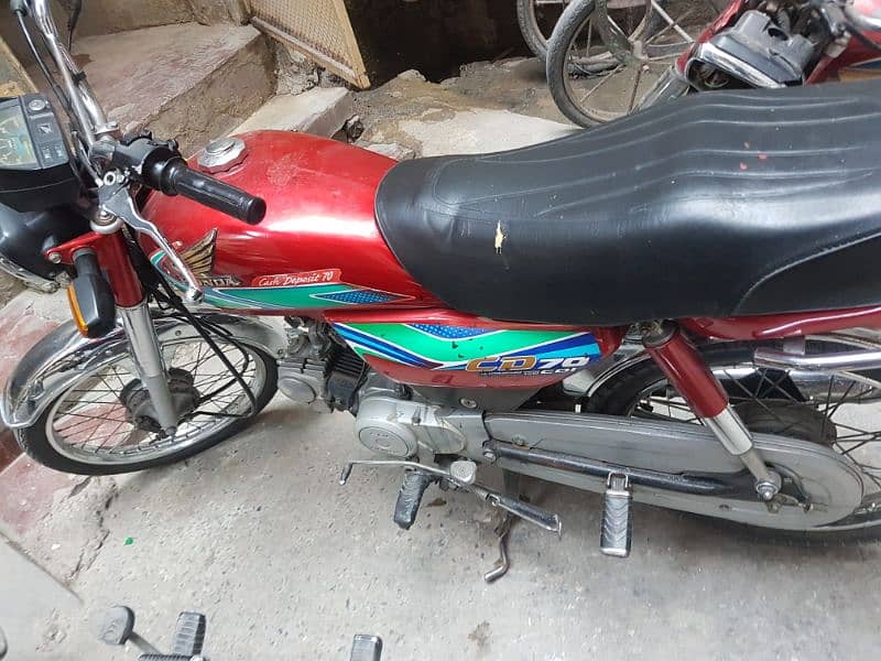 Honda CD 70 2017 model Islamabad number 2011 madal rawalpindi no 1