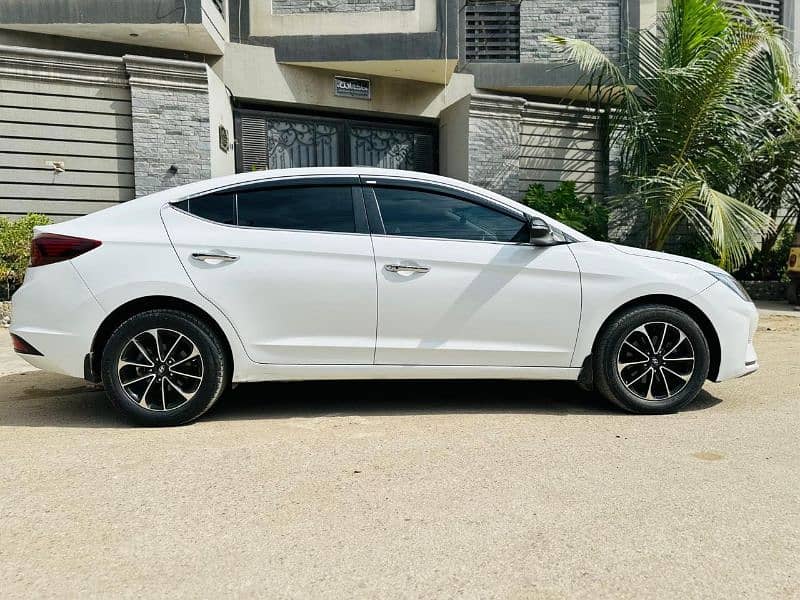 Hyundai Elantra 2022 Gls White Colour Fully Orignal 1