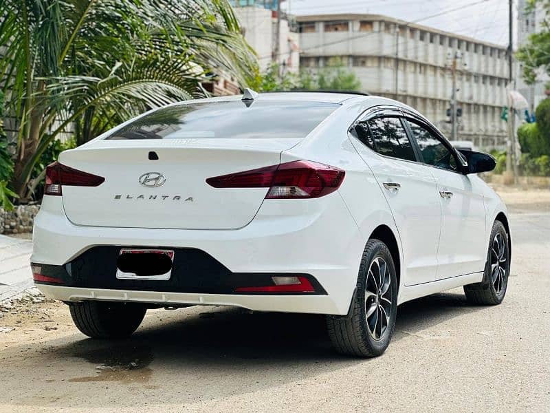 Hyundai Elantra 2022 Gls White Colour Fully Orignal 4