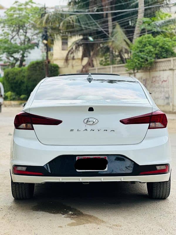 Hyundai Elantra 2022 Gls White Colour Fully Orignal 5