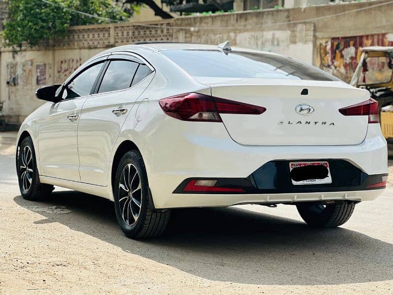 Hyundai Elantra 2022 Gls White Colour Fully Orignal 7