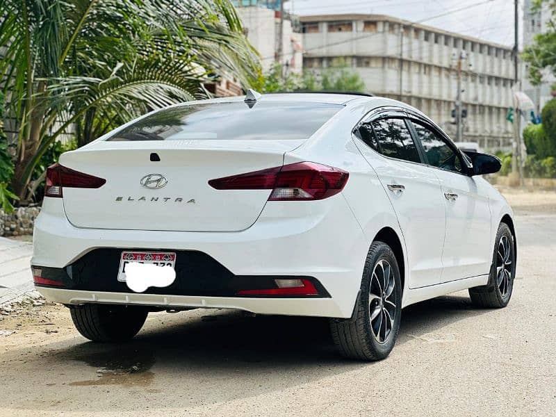 Hyundai Elantra 2022 Gls White Colour Fully Orignal 10