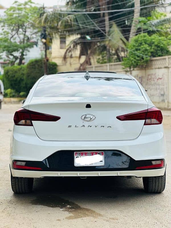 Hyundai Elantra 2022 Gls White Colour Fully Orignal 11