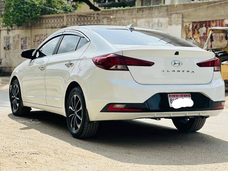 Hyundai Elantra 2022 Gls White Colour Fully Orignal 12