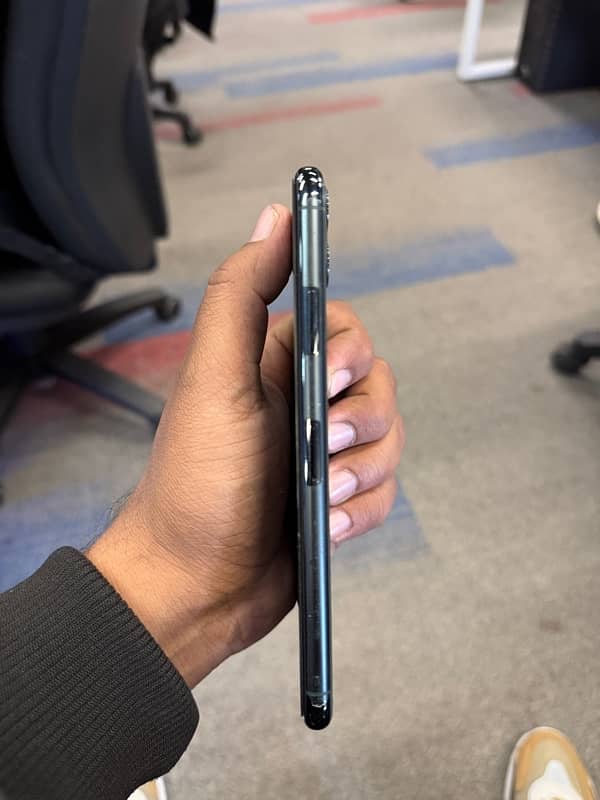 Iphone 11 Pro Max 256GB PTA Approved 5