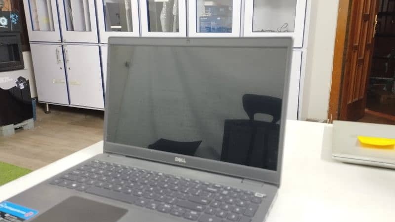 Dell latitude i7 10th Gen 4