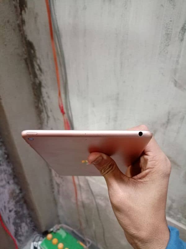 iPad mini 5 with compelet box 2