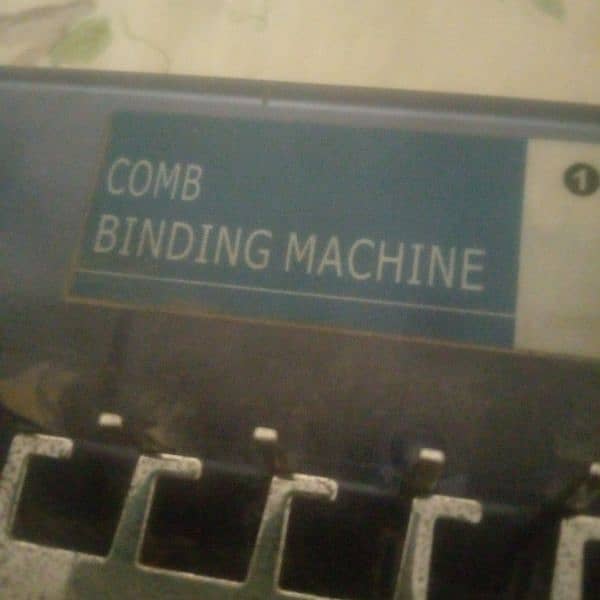 A4 B5 comb binding machine 10/10 condition 1