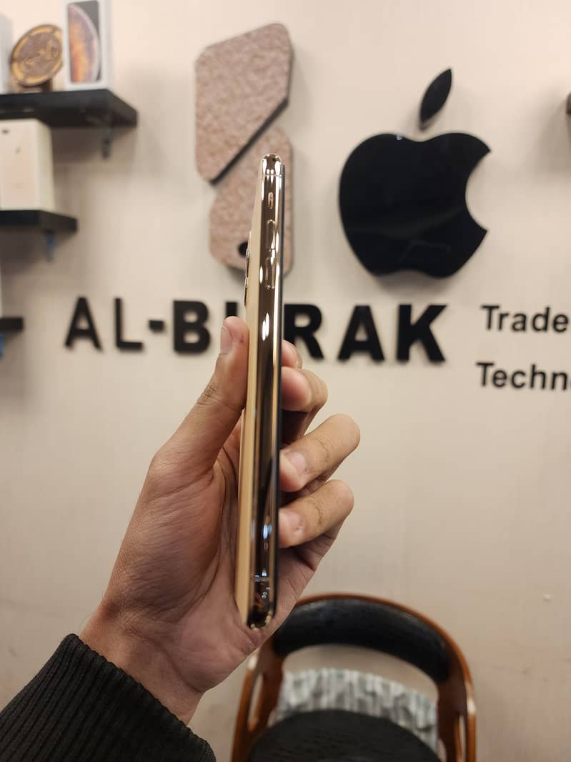 iphone 11 pro max 256gb pta approved 9