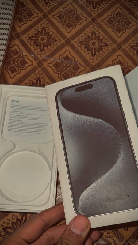 IPHONE 15 PRO COMPLETE BOX  CA Variant 2