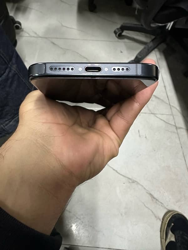 Iphone 15 pro max Jv 256gb 10/10 condition 5