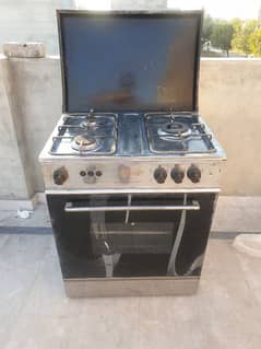 Crater 3 burner cooking range with oven