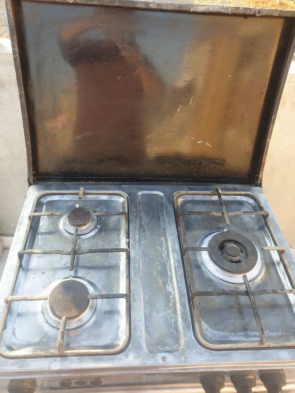 Crater 3 burner cooking range with oven 2