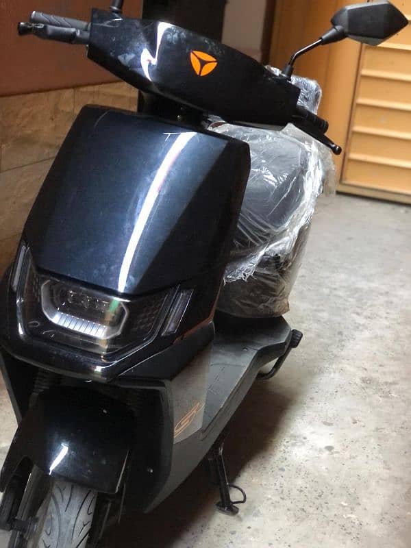 Yadea Electric scooty 3