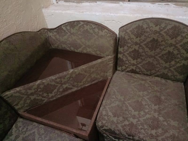 Sofa set with solid wood used in it. 3