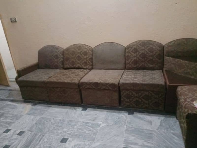 Sofa set with solid wood used in it. 6