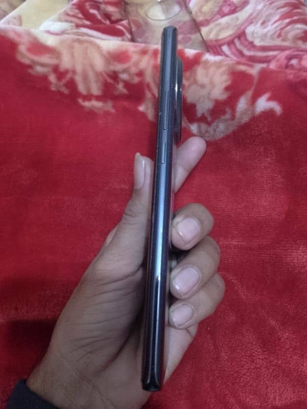 tecni camon 30s urgent sale krna h new h 8/9 month wranty ma hn 3