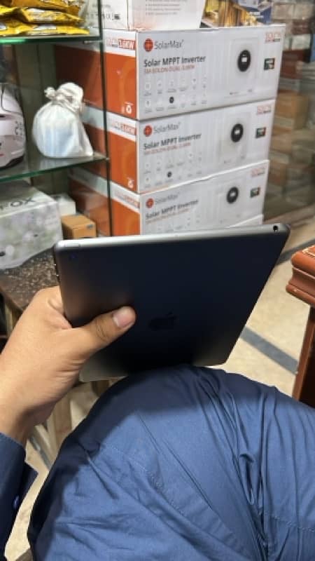 IPAD 5th GENERATION (NEW CONDITION ) 3