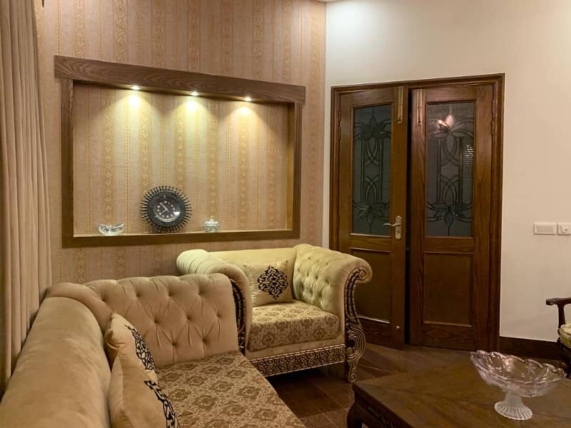 10 MARLA FURNISH HOUSE AVAILEBAL FOR RENT IN BAHRIA TOWN LAHORE 13