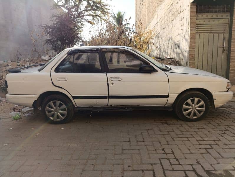 Nissan Sunny 1991 - Original Brown Interior 4