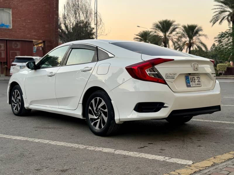 Honda Civic Oriel 1.8 i-VTEC CVT 2018 Model 9