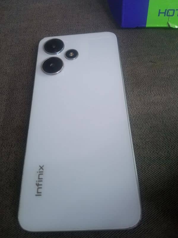 infinix hot 30 play 4 + 4 64GB 0