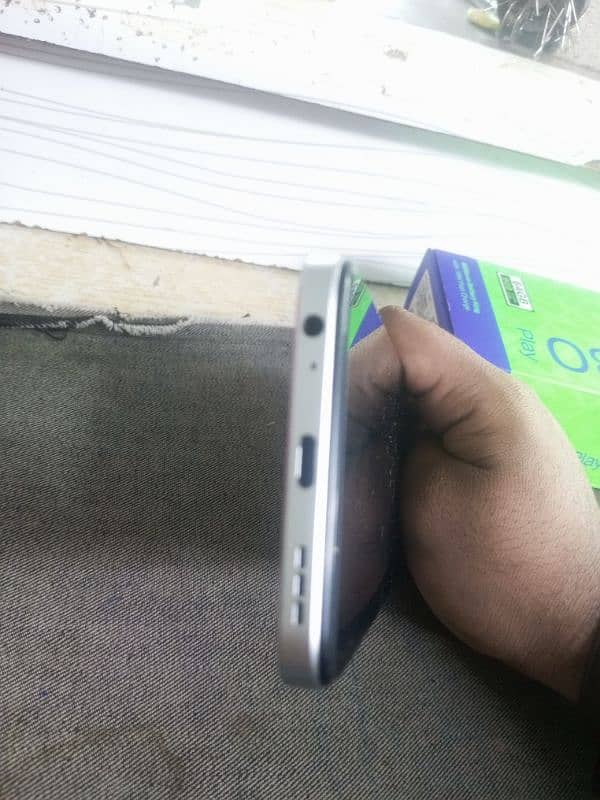 infinix hot 30 play 4 + 4 64GB 3