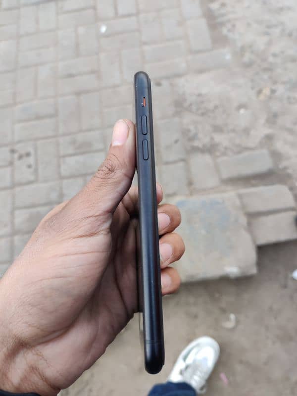 I phone XR 128GB 3