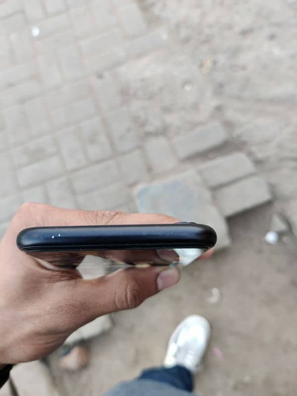 I phone XR 128GB 4