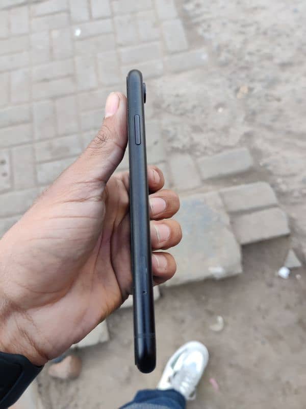 I phone XR 128GB 5