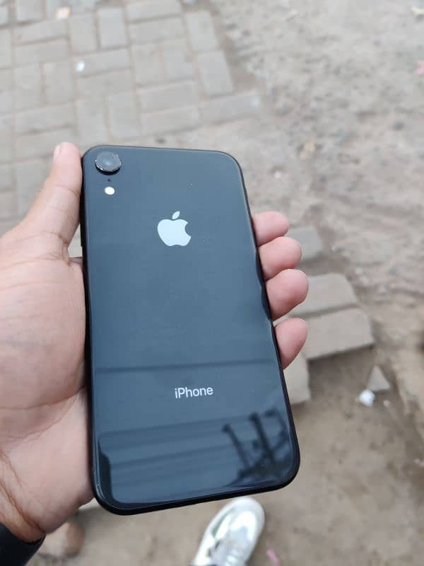 I phone XR 128GB 6