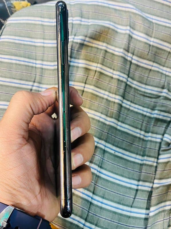 iphone 11 Pro max pta 256gb 4