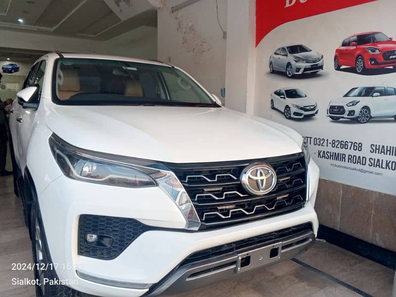 Toyota Fortuner V 2021 0