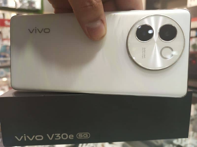 Vivo V30e 1month used 10/10 8/256 7