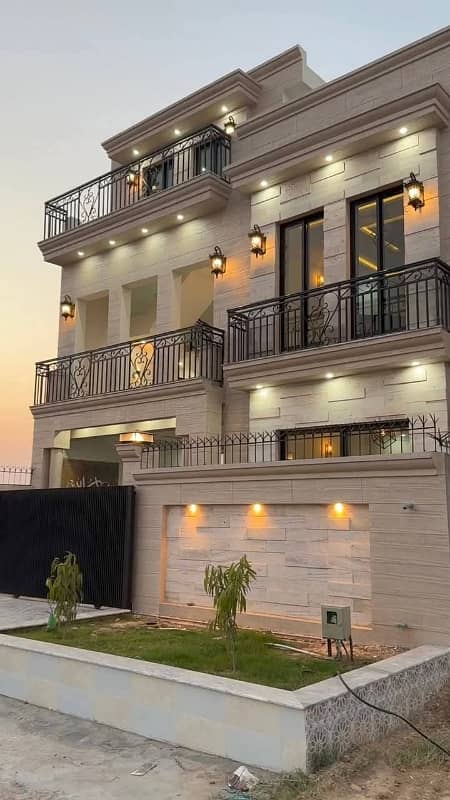 Triple Story 8 Marla House For Sale In Mumtaz City 0