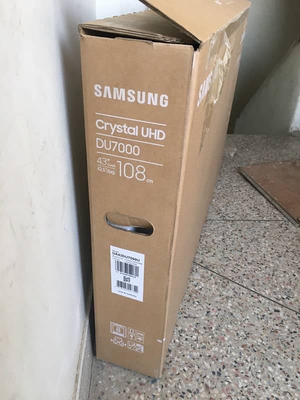 SAMSUNG 4K UHD MODEL DU7000 1year waranty 1