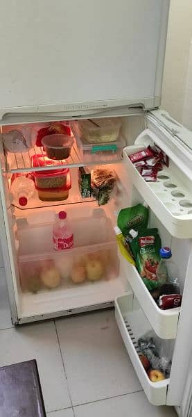 Medium sized LG fridge For Sale 2