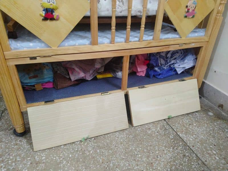 baby cot with baby swing in excellent condition 3