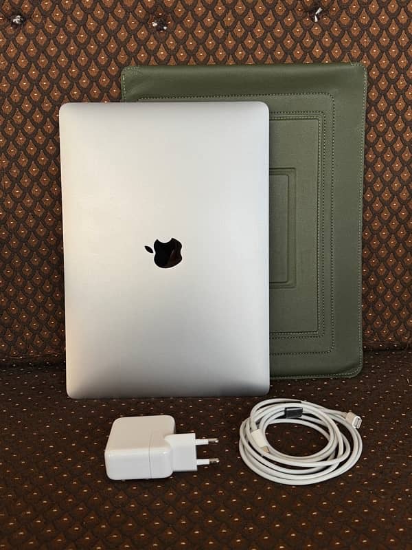 Macbook Air M1 only 5 cycle count - 8/256GB 100% health 0