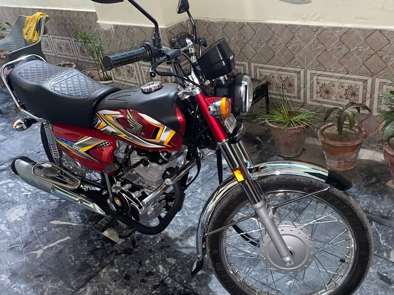 Honda 125 Red 2025 Model 1