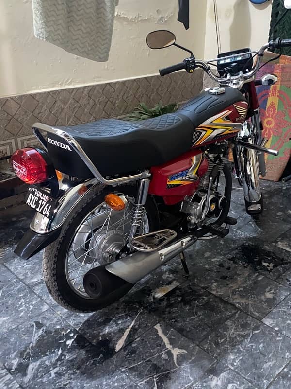 Honda 125 Red 2025 Model 2